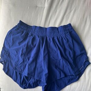 Lululemon Hotty Hot Low Rise Lined Short 4”